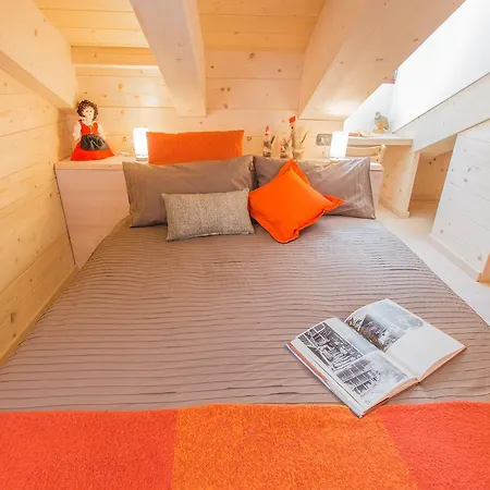 White Moon לינה וארוחת בוקר 3*